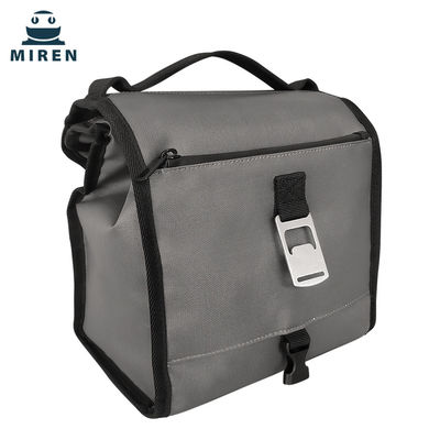Couleur gris-foncé isolée se pliante réutilisable du sac plus frais 6L pour la conservation des aliments